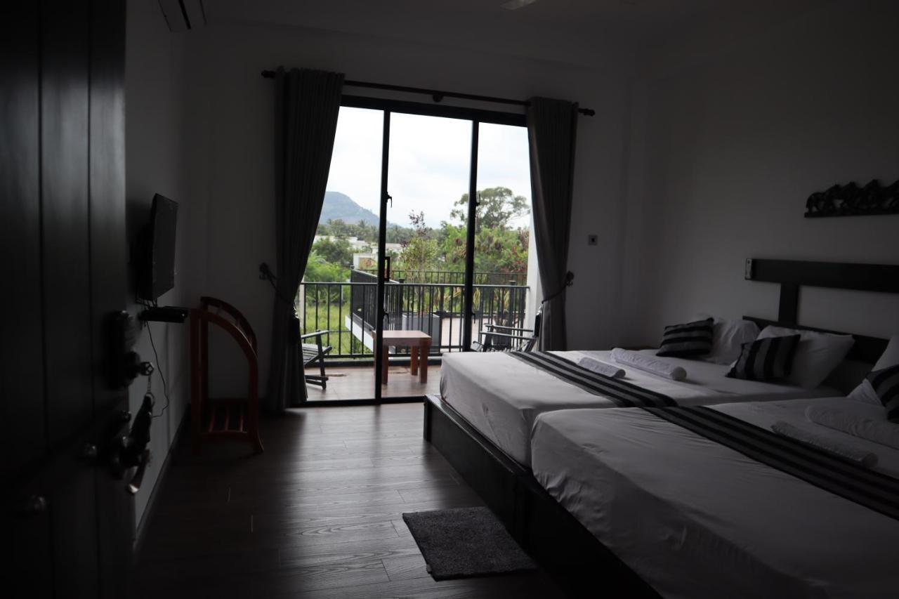 Black Mustang Hotel Dambulla Esterno foto