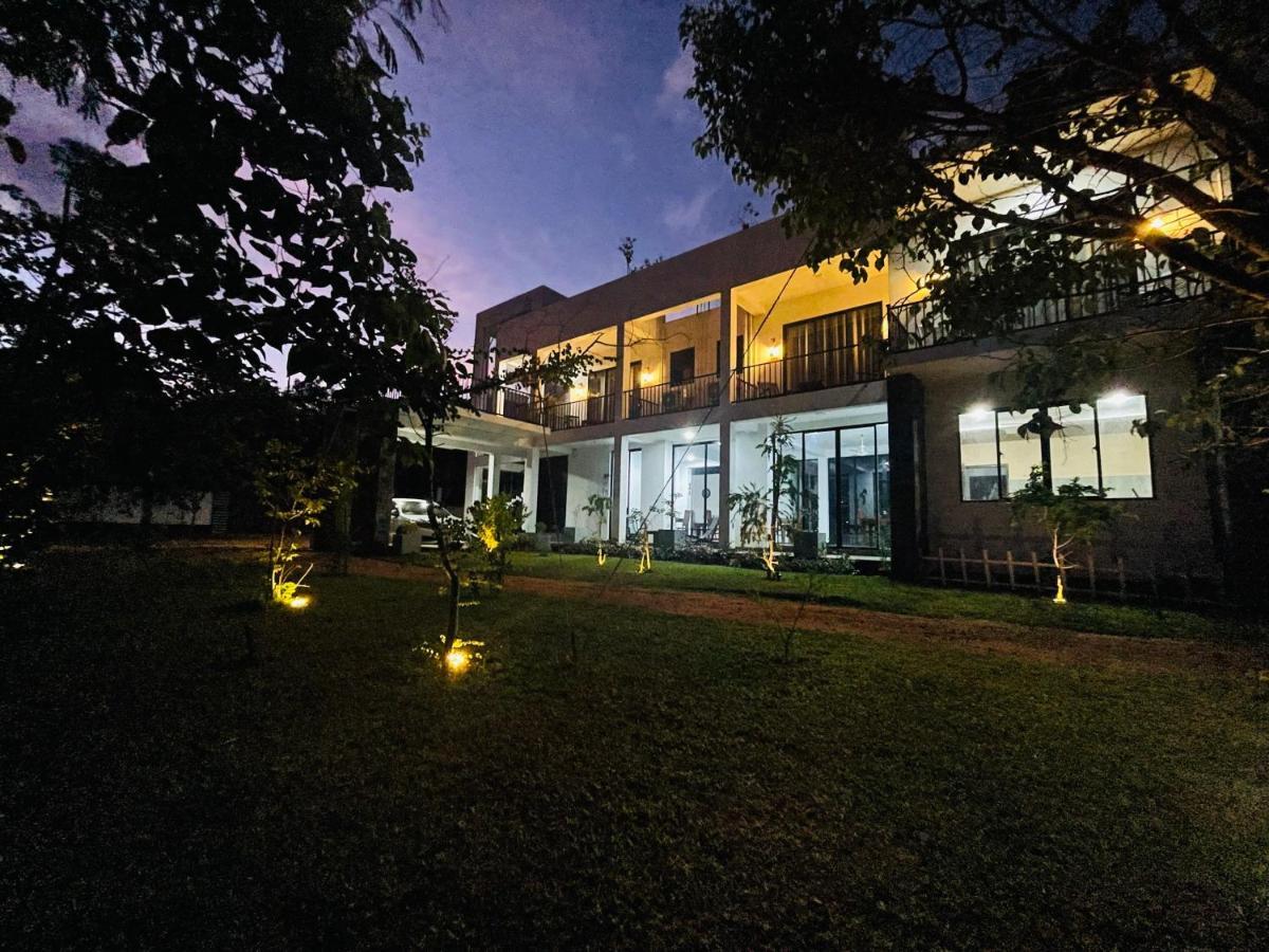 Black Mustang Hotel Dambulla Esterno foto
